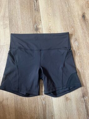 🔥 Lululemon Black Mesh Panel Workout Shorts – Size 12 – Like New! 🔥